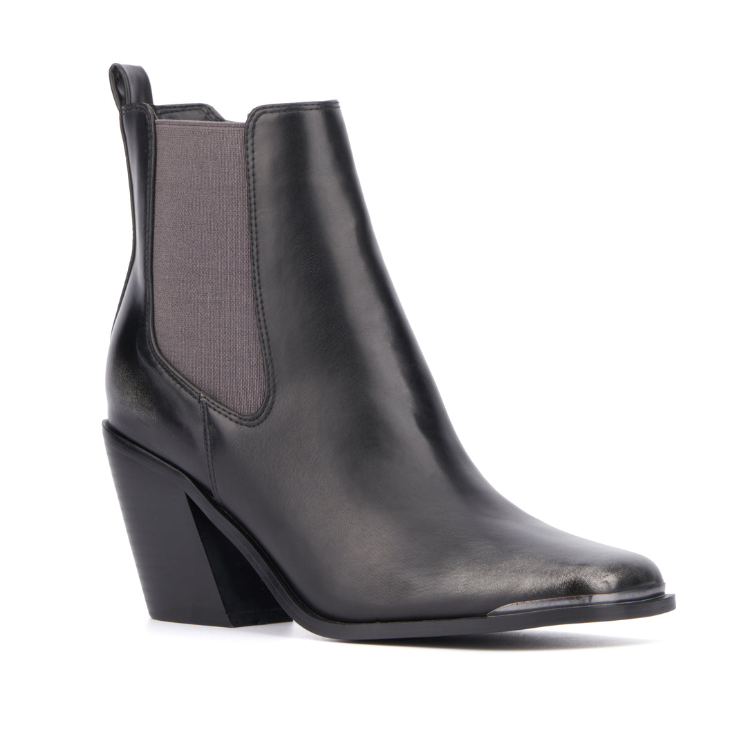 Olivia Miller | Walk In Style